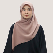 Load image into Gallery viewer, Flo in wild