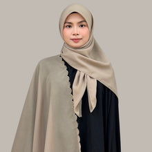 Load image into Gallery viewer, Melia in cedar