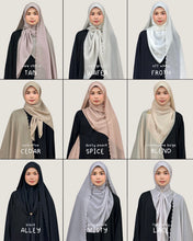 Load image into Gallery viewer, Melia in alley