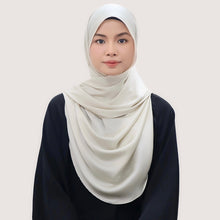 Load image into Gallery viewer, Moment in shy