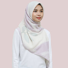 Load image into Gallery viewer, Luna in calm