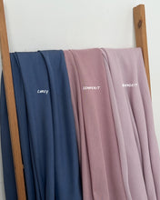 Load image into Gallery viewer, Pretty in carey